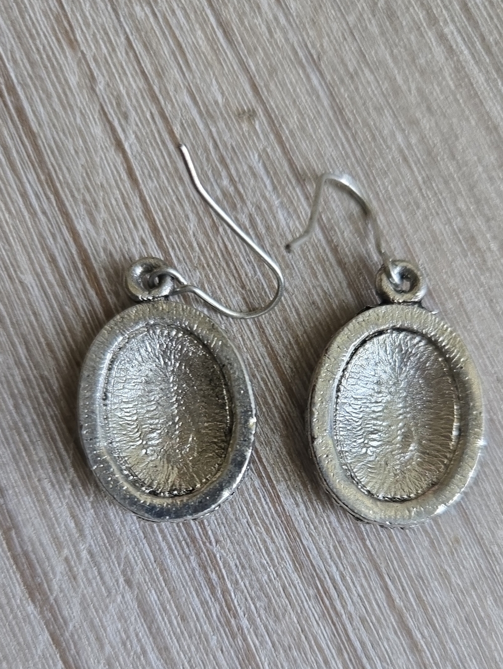 Source Unknown Silver-Tone Emerald Green Oval Drop Earrings - Picture 2 of 3